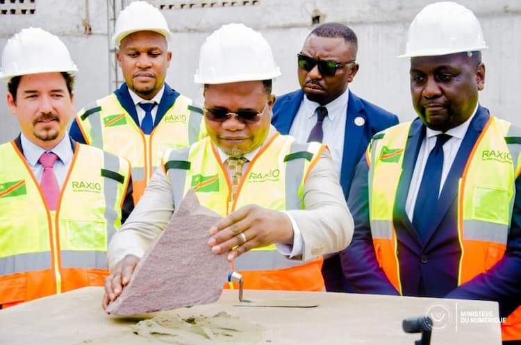 Le Ministre Kolongele lance les travaux de construction d’un Centre de Données de  l’entreprise Raxio à Kinshasa