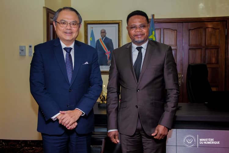 Hong-Eng KOH de Huawei propose au Ministre Désiré-Cashmir Kolongele Eberande quelques pistes de solutions pour la transformation numérique de la RDC